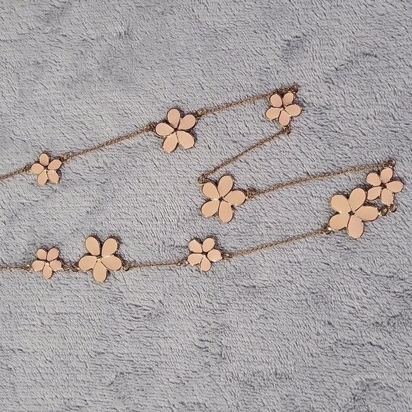 NWOT Floral Chain Necklace - Picture 4 of 5